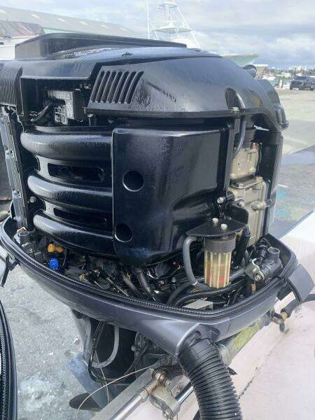 2000 Grady-White 306 Bimini