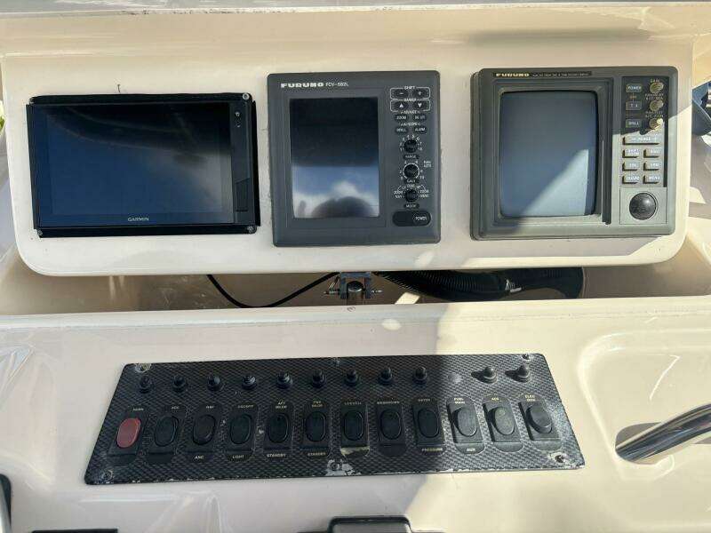 2000 Grady-White 306 Bimini