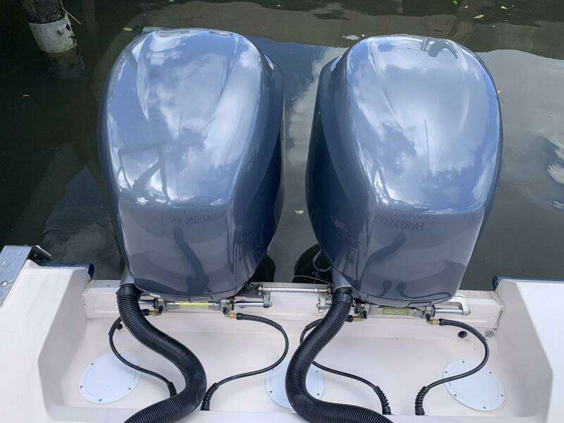 2000 Grady-White 306 Bimini