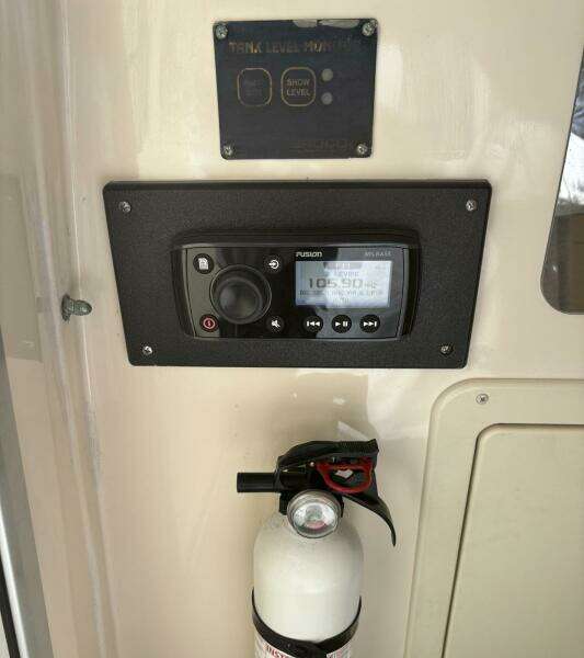 2000 Grady-White 306 Bimini