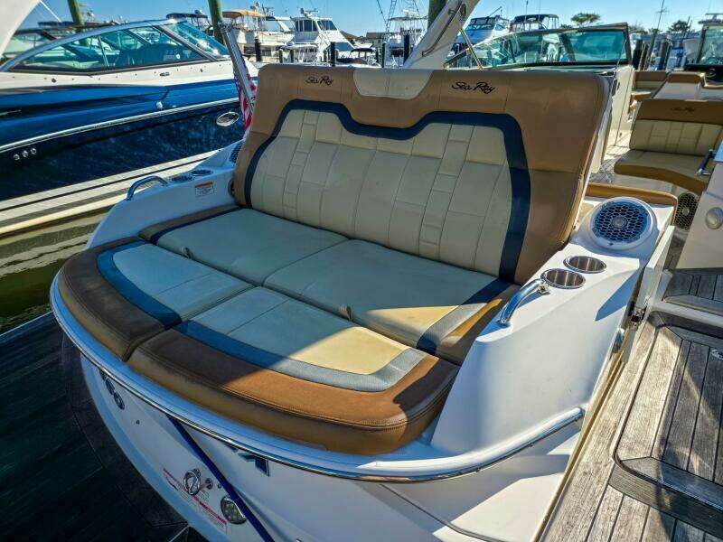 2015 Sea Ray 350 SLX