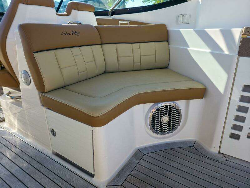 2015 Sea Ray 350 SLX