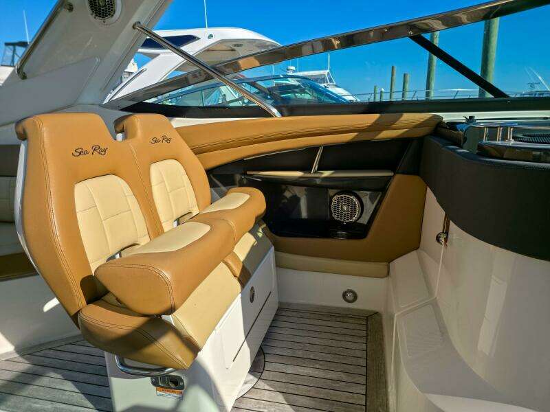 2015 Sea Ray 350 SLX