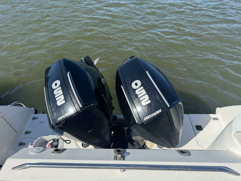 1999 Boston Whaler 28 Conquest