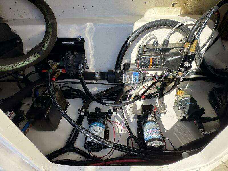 1999 Boston Whaler 28 Conquest