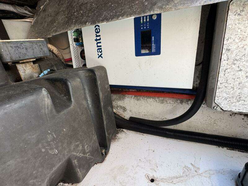 1999 Boston Whaler 28 Conquest