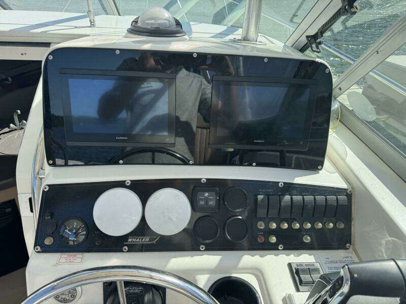 1999 Boston Whaler 28 Conquest