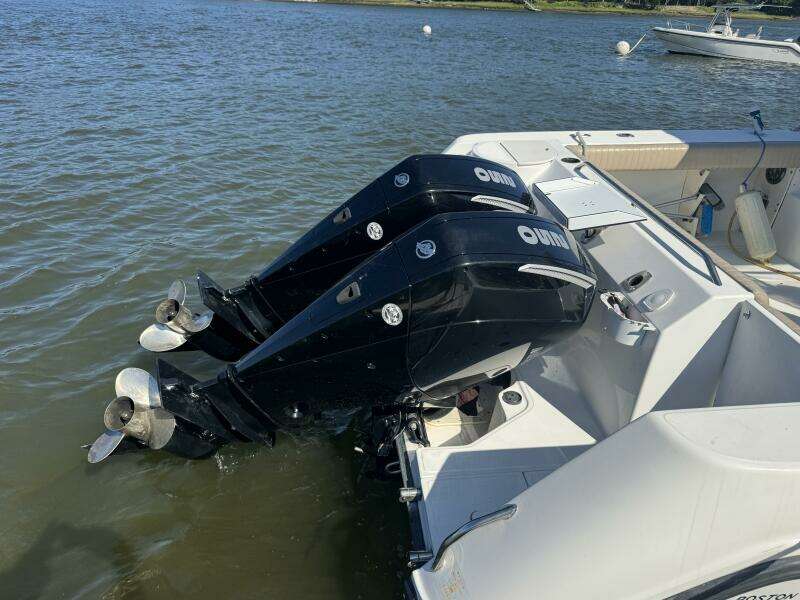 1999 Boston Whaler 28 Conquest