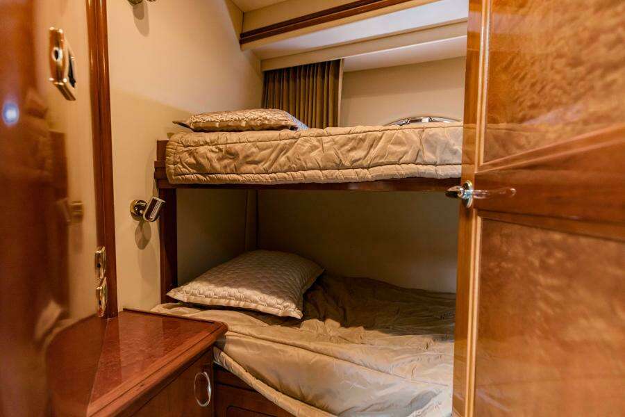 2004 Carver 56 Voyager Sonshine