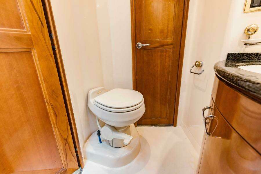 2004 Carver 56 Voyager Sonshine