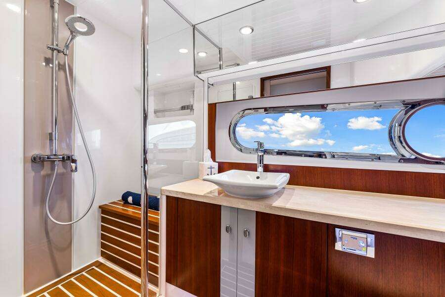 2015 Riviera Belize 54 Daybridge