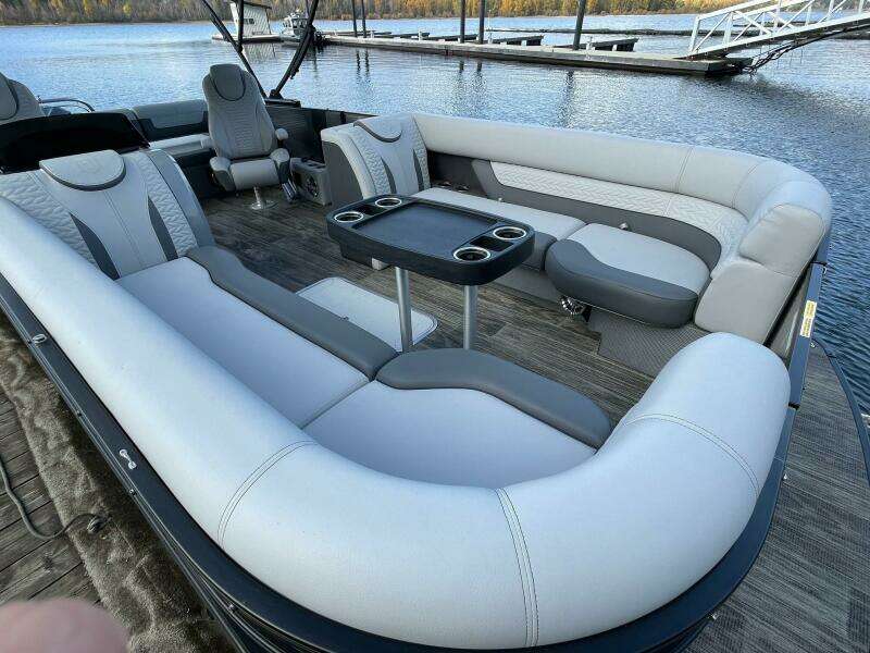 2024 Godfrey MC255DFL