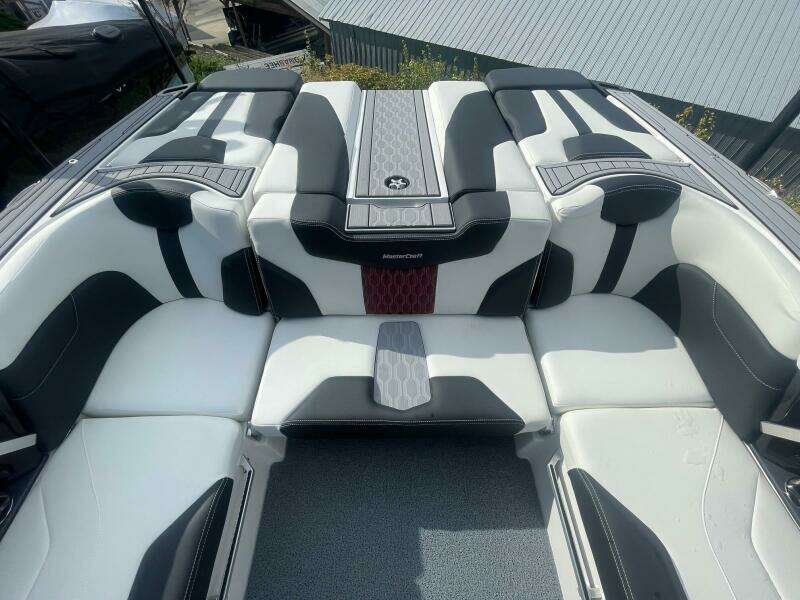 2024 Mastercraft XT24