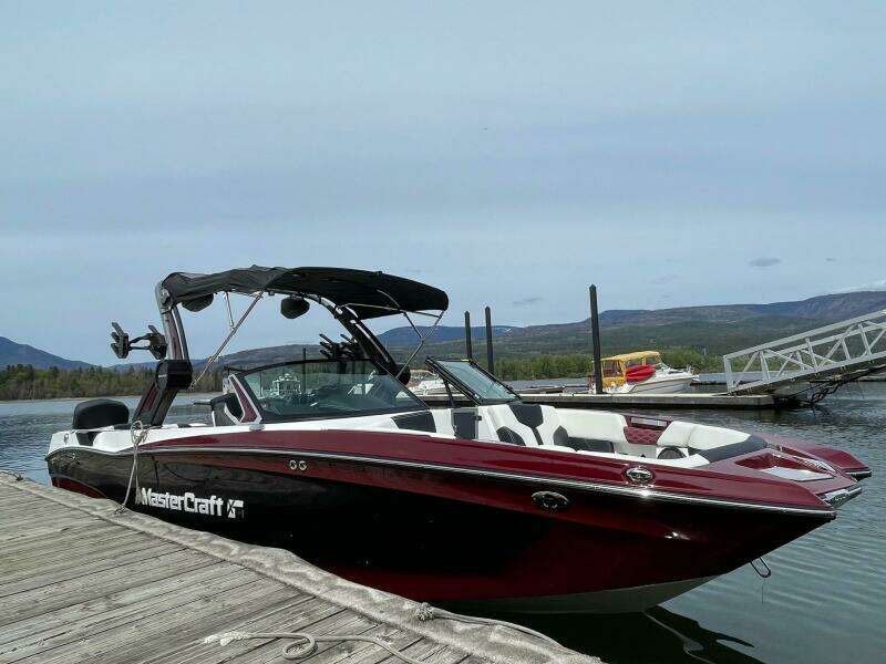 2024 Mastercraft XT24