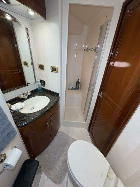 2004 Carver 56 Voyager