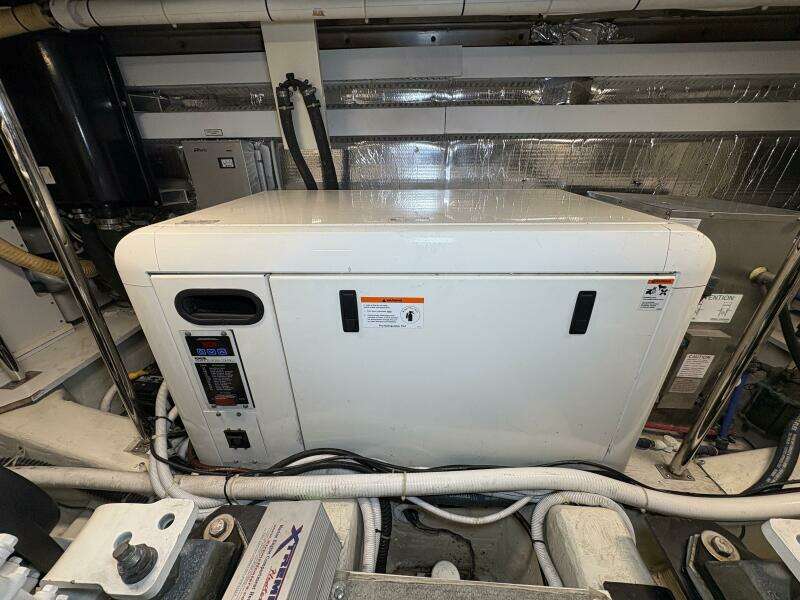 2004 Carver 56 Voyager