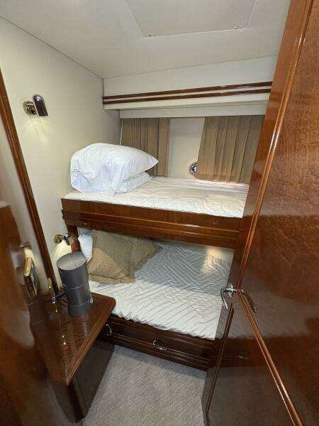 2004 Carver 56 Voyager