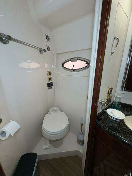 2004 Carver 56 Voyager