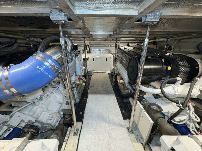 2004 Carver 56 Voyager