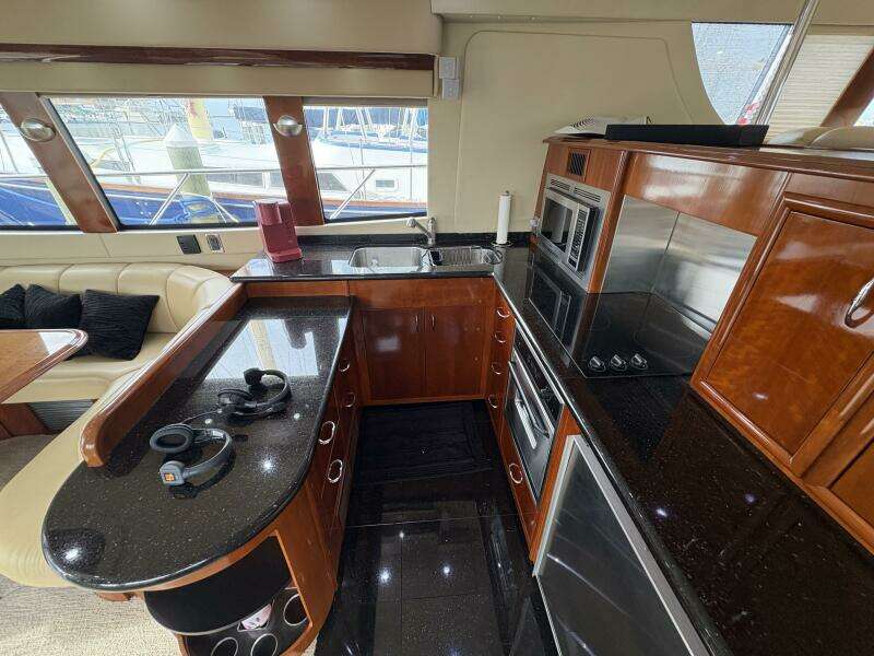 2004 Carver 56 Voyager