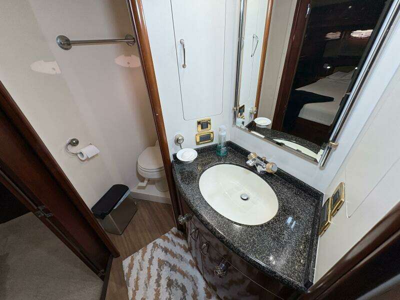 2004 Carver 56 Voyager