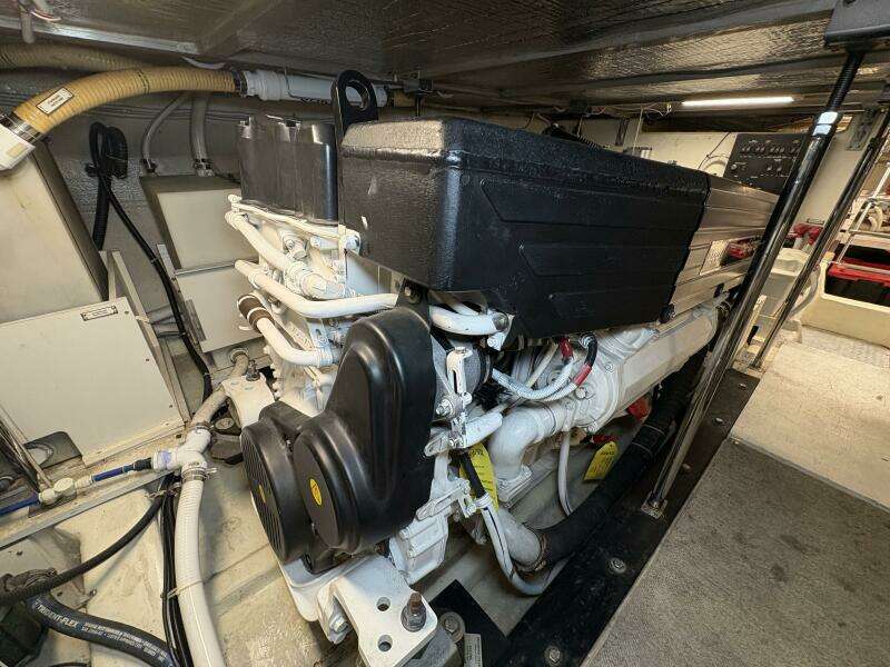 2004 Carver 56 Voyager