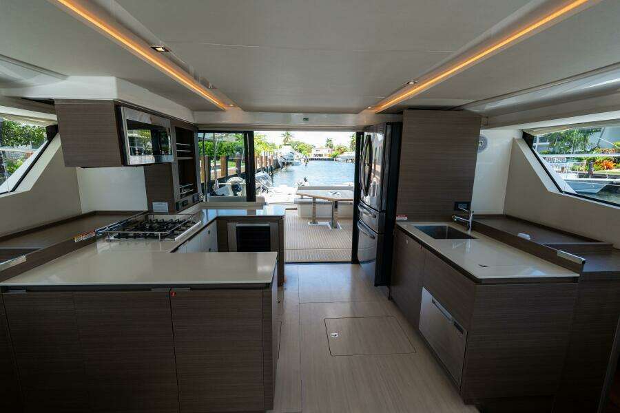 2020 Robertson & Caine Leopard 53PC