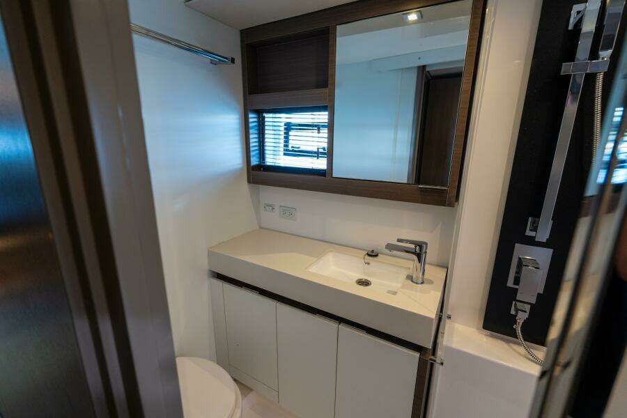 2020 Robertson & Caine Leopard 53PC