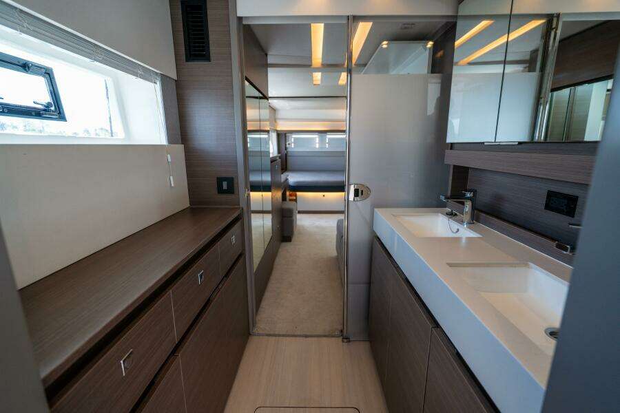 2020 Robertson & Caine Leopard 53PC