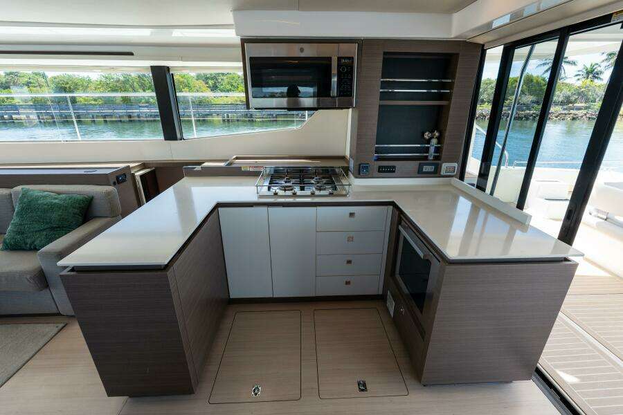 2020 Robertson & Caine Leopard 53PC