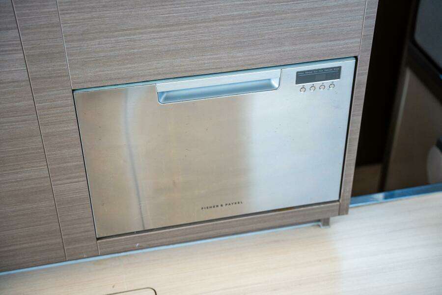 2020 Robertson & Caine Leopard 53PC