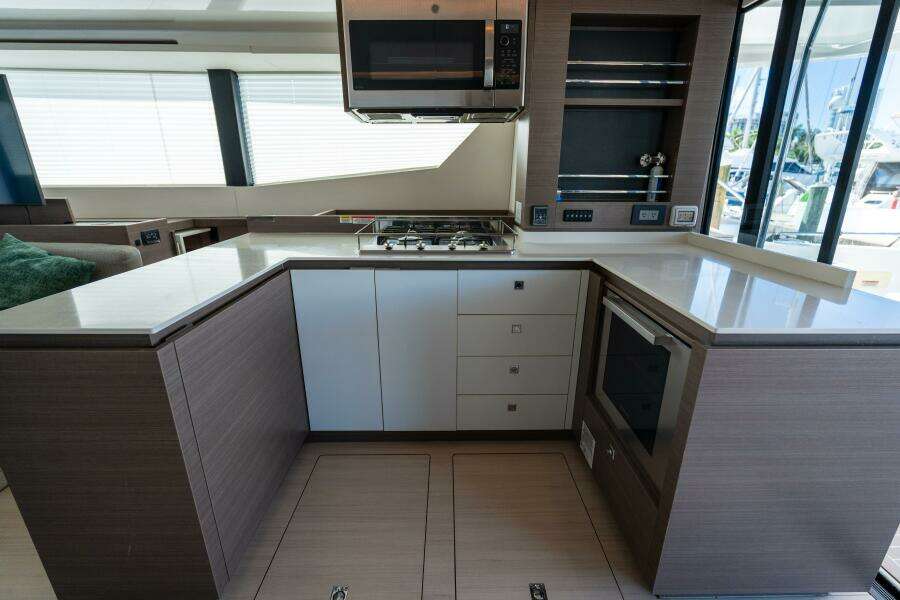 2020 Robertson & Caine Leopard 53PC