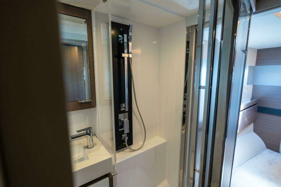 2020 Robertson & Caine Leopard 53PC