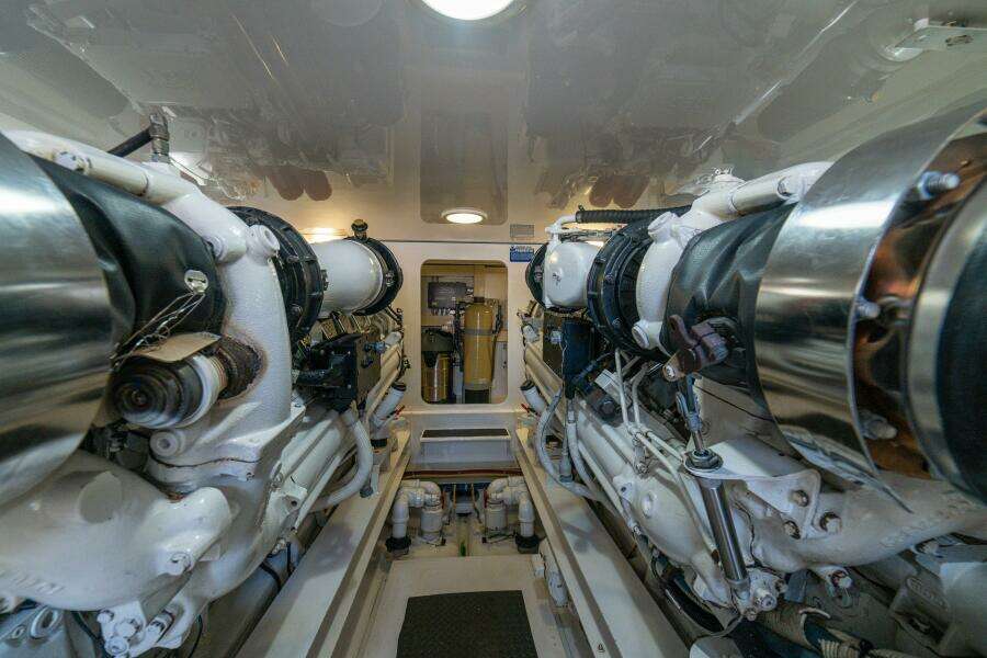 2004 Viking 61 Convertible "Mariah Jean"