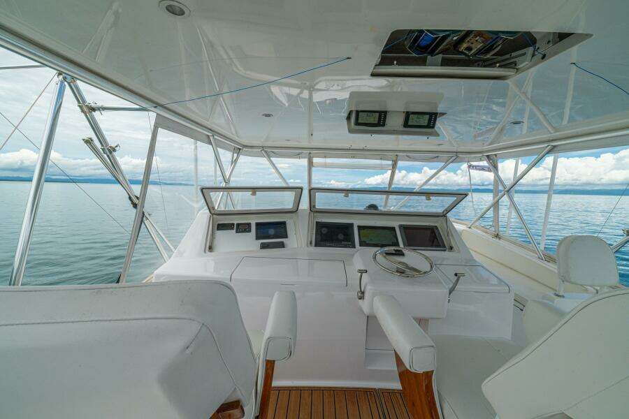 2004 Viking 61 Convertible - Helm