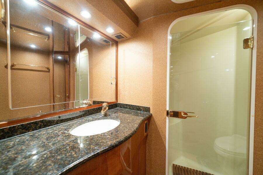 2004 Viking 61 Convertible "Mariah Jean"