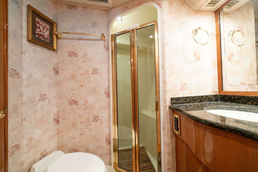 2004 Viking 61 Convertible "Mariah Jean"