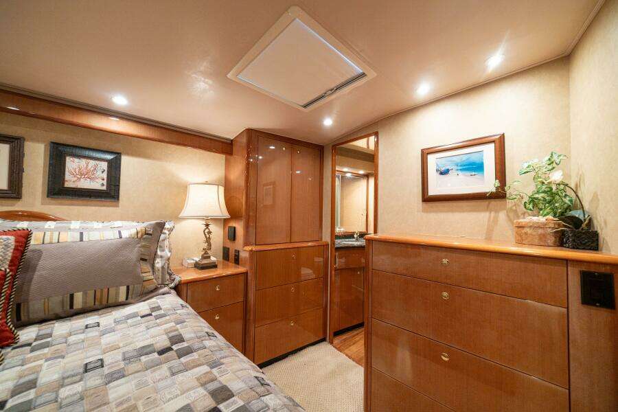 2004 Viking 61 Convertible "Mariah Jean"