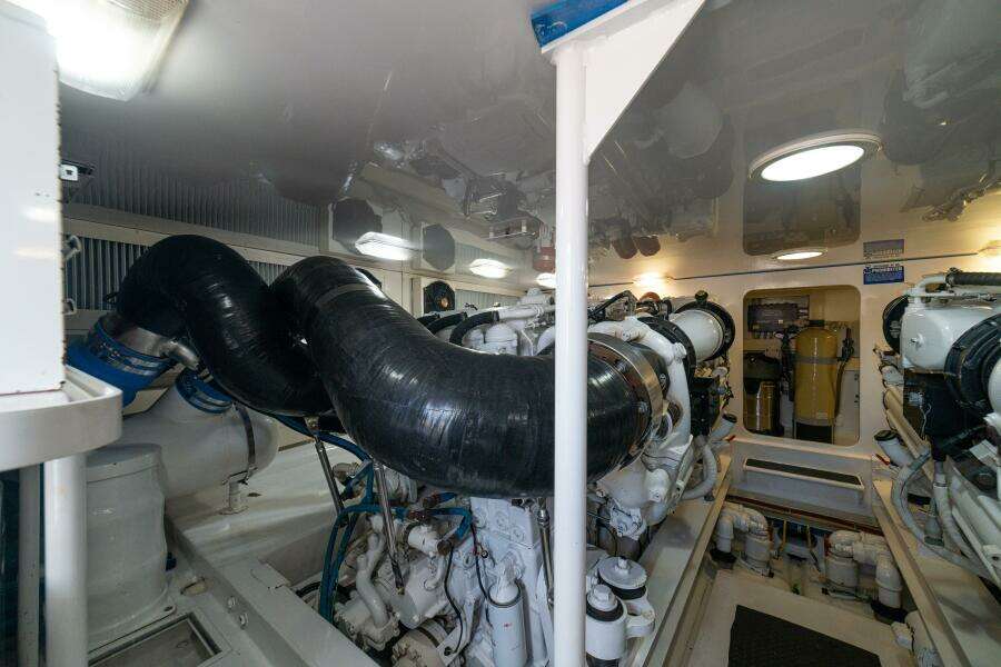 2004 Viking 61 Convertible "Mariah Jean"