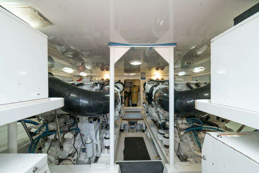 2004 Viking 61 Convertible "Mariah Jean"