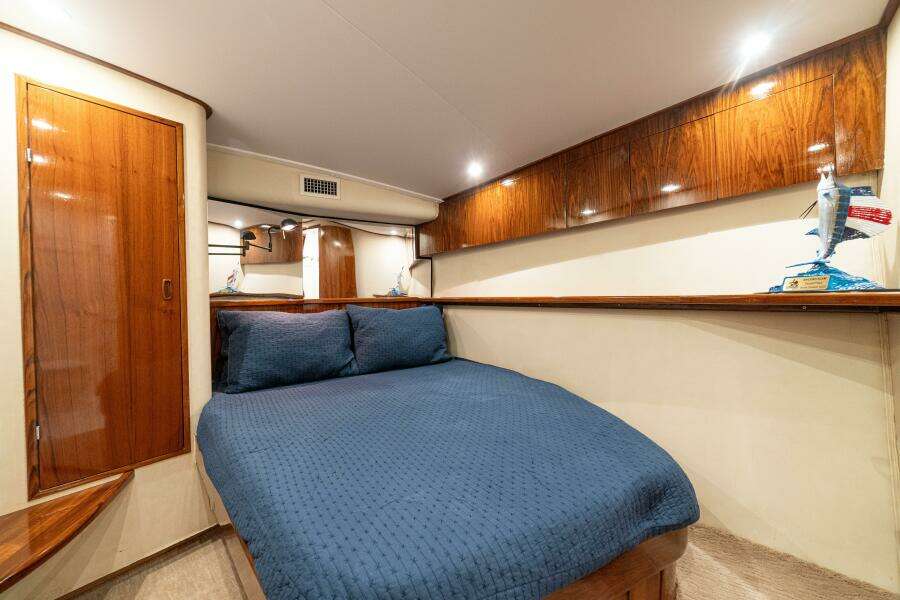 1997 Ricky Gillikan 49C 'Annie Girl" - Stateroom