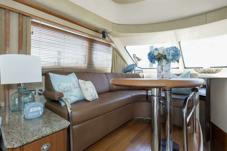 2007 52 Sea Ray Sedan Bridge Reel Destiny Dinette