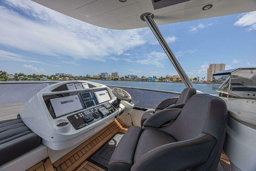 2017 Sunseeker 75 Yacht