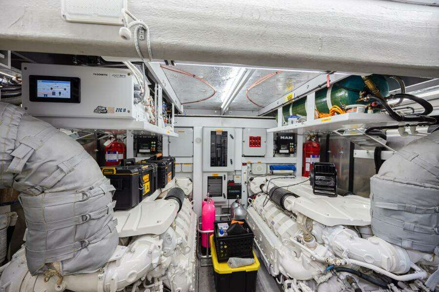 2017 Sunseeker 75 Yacht