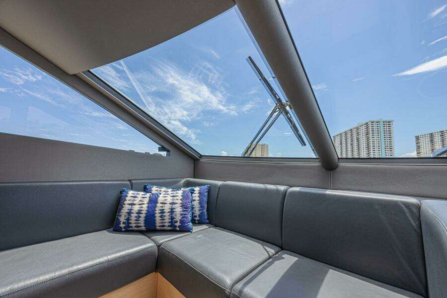 2017 Sunseeker 75 Yacht