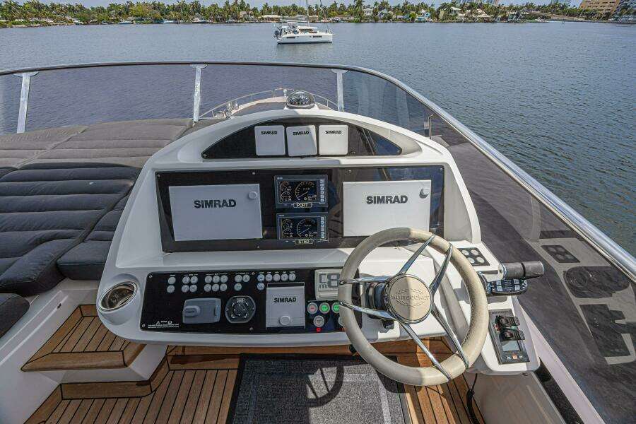2017 Sunseeker 75 Yacht