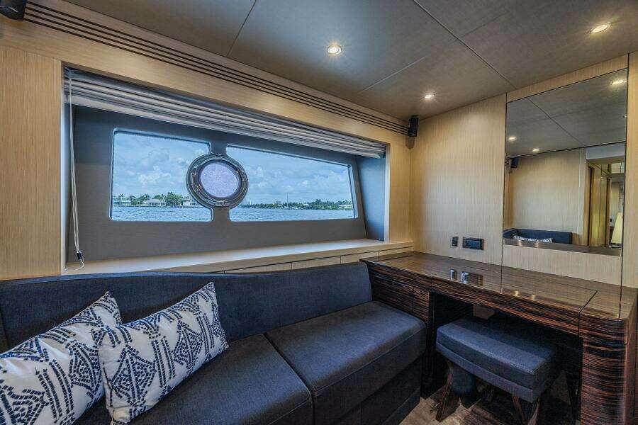 2017 Sunseeker 75 Yacht