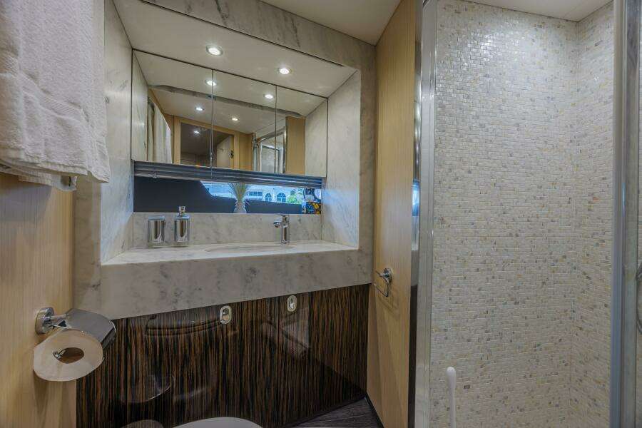 2017 Sunseeker 75 Yacht