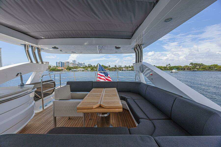 2017 Sunseeker 75 Yacht