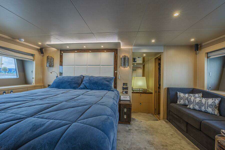 2017 Sunseeker 75 Yacht